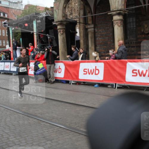 05.10.2025 - 20. swb-Marathon Bremen Yannick Fuchs http://msf.ph/oto/9307580 05.10.2025 13:01:44 Ziel 1042, 2284, 4571, 6302, 8169 meine-sportfotos.de