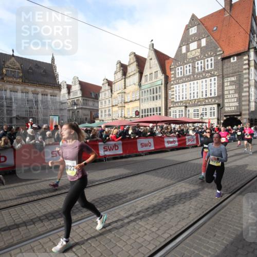 05.10.2025 - 20. swb-Marathon Bremen Yannick Fuchs http://msf.ph/oto/9307584 05.10.2025 10:58:12 Ziel 9330, 9576, 9582, 9634, 10127, 10377, 10395, 10398, 10459, 10620, 11058, 11608 meine-sportfotos.de