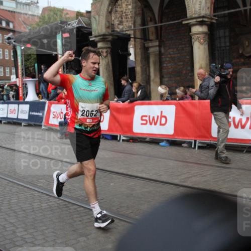 05.10.2025 - 20. swb-Marathon Bremen Yannick Fuchs http://msf.ph/oto/9307585 05.10.2025 13:02:02 Ziel 1745, 2062 meine-sportfotos.de