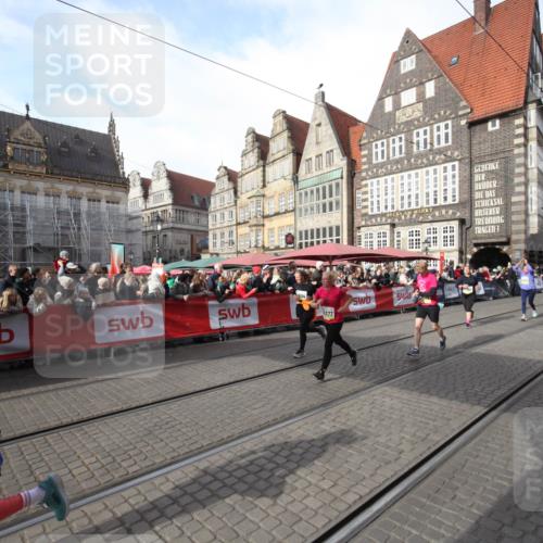 05.10.2025 - 20. swb-Marathon Bremen Yannick Fuchs http://msf.ph/oto/9307590 05.10.2025 10:58:13 Ziel 9330, 9634, 10377, 10398, 10459, 10620, 11608 meine-sportfotos.de