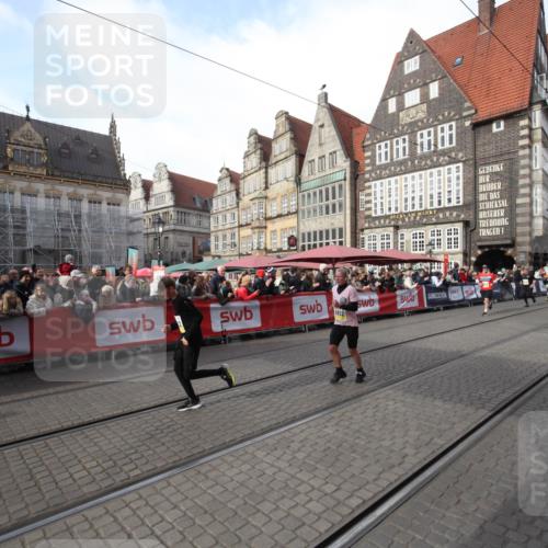 05.10.2025 - 20. swb-Marathon Bremen Yannick Fuchs http://msf.ph/oto/9307614 05.10.2025 10:58:19 Ziel 7077, 9952, 10368, 10786, 11049, 11562 meine-sportfotos.de