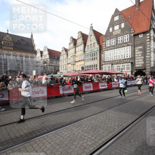 05.10.2025 - 20. swb-Marathon Bremen Yannick Fuchs http://msf.ph/oto/9307636 05.10.2025 10:58:27 Ziel 9608, 10084, 10586, 11181, 11184, 11495, 11591, 11724 meine-sportfotos.de