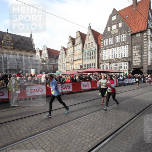 05.10.2025 - 20. swb-Marathon Bremen Yannick Fuchs http://msf.ph/oto/9307642 05.10.2025 10:58:28 Ziel 9433, 9608, 10084, 10586, 11181, 11184, 11291, 11495, 11591, 11700 meine-sportfotos.de