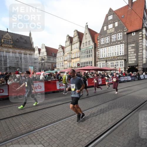 05.10.2025 - 20. swb-Marathon Bremen Yannick Fuchs http://msf.ph/oto/9307651 05.10.2025 10:58:32 Ziel 9433, 9820, 10055, 10408, 11181, 11291, 11591, 11700 meine-sportfotos.de