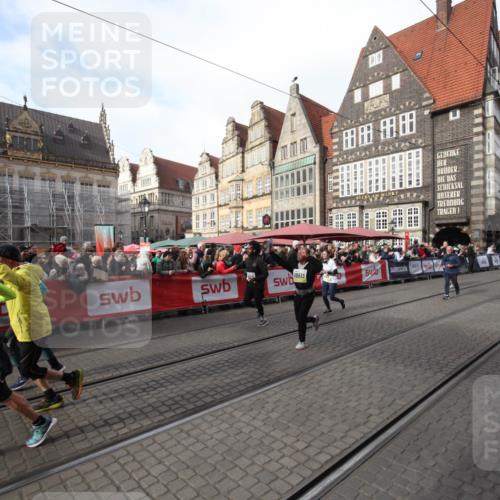 05.10.2025 - 20. swb-Marathon Bremen Yannick Fuchs http://msf.ph/oto/9307668 05.10.2025 10:58:39 Ziel 9430, 9472, 9529, 9766, 9913, 10049, 10261, 10285, 10513, 10527, 10936, 10988 meine-sportfotos.de