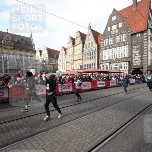 05.10.2025 - 20. swb-Marathon Bremen Yannick Fuchs http://msf.ph/oto/9307671 05.10.2025 10:58:40 Ziel 9359, 9430, 9472, 9529, 9766, 9913, 10049, 10285, 10513, 10527, 10936 meine-sportfotos.de