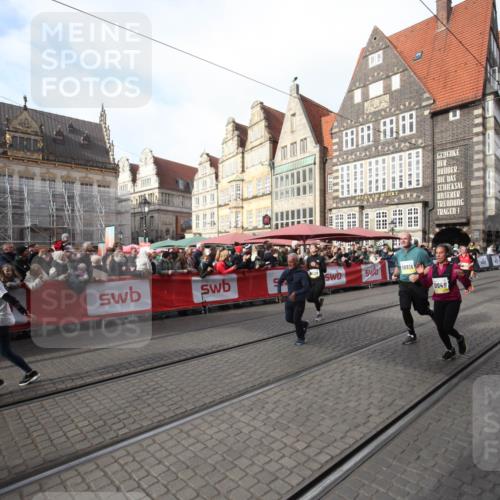 05.10.2025 - 20. swb-Marathon Bremen Yannick Fuchs http://msf.ph/oto/9307673 05.10.2025 10:58:42 Ziel 7163, 9359, 9430, 9472, 9529, 9714, 9766, 10049, 10527, 10591, 10679, 10871, 10936, 11078 meine-sportfotos.de