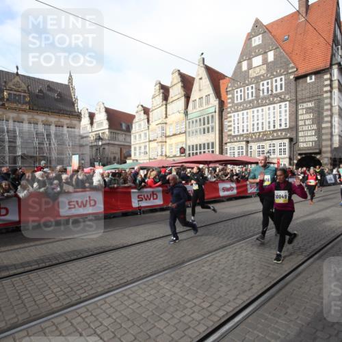 05.10.2025 - 20. swb-Marathon Bremen Yannick Fuchs http://msf.ph/oto/9307676 05.10.2025 10:58:42 Ziel 7163, 9359, 9430, 9472, 9529, 9714, 9766, 10049, 10527, 10591, 10679, 10871, 10936, 11078 meine-sportfotos.de