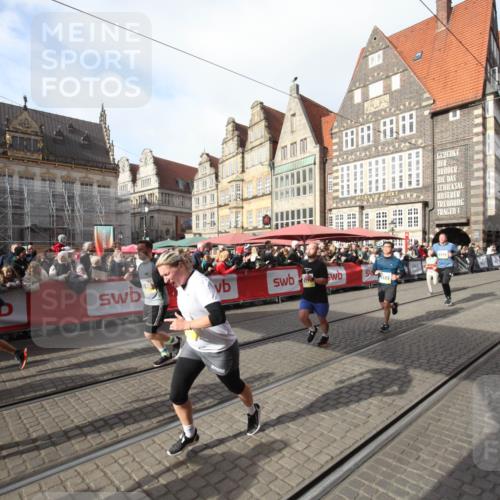 05.10.2025 - 20. swb-Marathon Bremen Yannick Fuchs http://msf.ph/oto/9307694 05.10.2025 10:58:48 Ziel 8585, 9346, 9370, 9540, 9622, 10561, 10591, 10679, 10871, 11651 meine-sportfotos.de