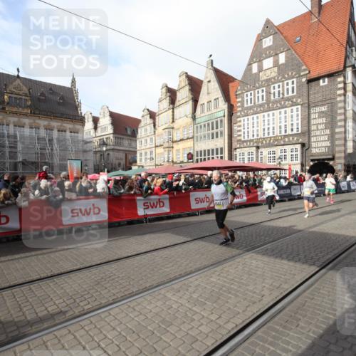 05.10.2025 - 20. swb-Marathon Bremen Yannick Fuchs http://msf.ph/oto/9307705 05.10.2025 10:58:52 Ziel 10263, 10561, 11290, 11651 meine-sportfotos.de