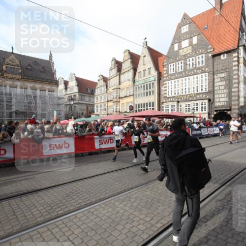 05.10.2025 - 20. swb-Marathon Bremen Yannick Fuchs http://msf.ph/oto/9307728 05.10.2025 10:59:01 Ziel 9518, 9542, 9601, 9847, 9977, 10588, 11612 meine-sportfotos.de