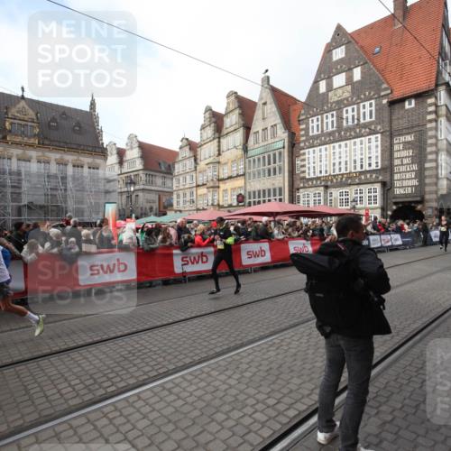 05.10.2025 - 20. swb-Marathon Bremen Yannick Fuchs http://msf.ph/oto/9307753 05.10.2025 10:59:10 Ziel 9692, 10039, 10353, 10594, 10607 meine-sportfotos.de