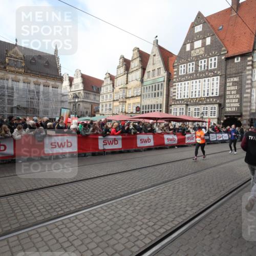 05.10.2025 - 20. swb-Marathon Bremen Yannick Fuchs http://msf.ph/oto/9307766 05.10.2025 10:59:18 Ziel 9454, 9508, 10200, 10274, 11207, 11400 meine-sportfotos.de