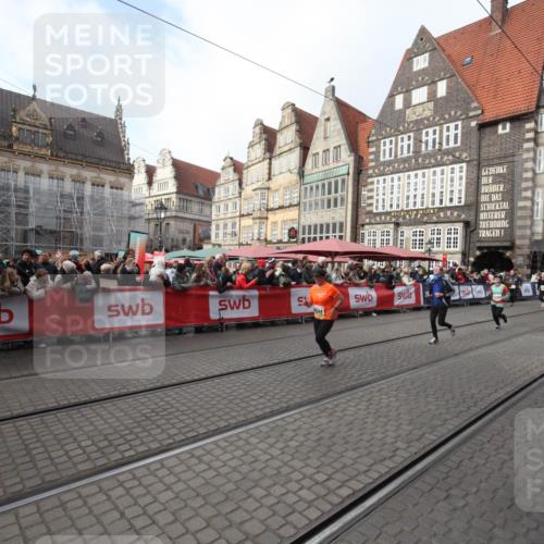 05.10.2025 - 20. swb-Marathon Bremen Yannick Fuchs http://msf.ph/oto/9307769 05.10.2025 10:59:19 Ziel 9454, 9508, 10200, 10274, 11207, 11400 meine-sportfotos.de