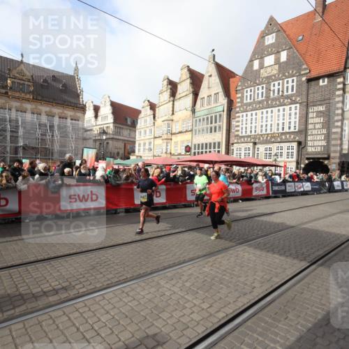 05.10.2025 - 20. swb-Marathon Bremen Yannick Fuchs http://msf.ph/oto/9307789 05.10.2025 10:59:25 Ziel 9183, 9635, 10407, 11006, 11007 meine-sportfotos.de