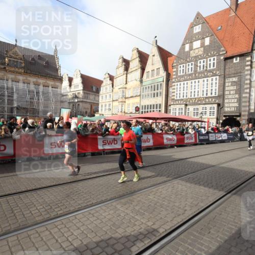 05.10.2025 - 20. swb-Marathon Bremen Yannick Fuchs http://msf.ph/oto/9307794 05.10.2025 10:59:25 Ziel 9183, 9635, 10407, 11006, 11007 meine-sportfotos.de