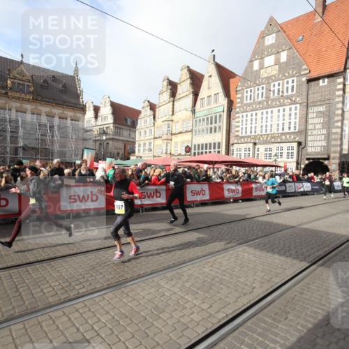 05.10.2025 - 20. swb-Marathon Bremen Yannick Fuchs http://msf.ph/oto/9307818 05.10.2025 10:59:37 Ziel 9609, 9737, 10209, 10760, 10809, 11251, 11657 meine-sportfotos.de
