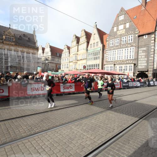 05.10.2025 - 20. swb-Marathon Bremen Yannick Fuchs http://msf.ph/oto/9307830 05.10.2025 10:59:42 Ziel 9991, 10209, 10760, 11267, 11456 meine-sportfotos.de