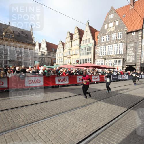 05.10.2025 - 20. swb-Marathon Bremen Yannick Fuchs http://msf.ph/oto/9307838 05.10.2025 10:59:48 Ziel 9473, 10420, 11582, 11720 meine-sportfotos.de