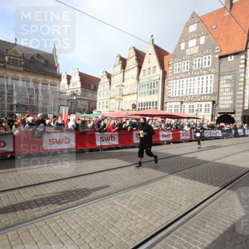 05.10.2025 - 20. swb-Marathon Bremen Yannick Fuchs http://msf.ph/oto/9307843 05.10.2025 10:59:50 Ziel 9473, 9673, 11582, 11720 meine-sportfotos.de