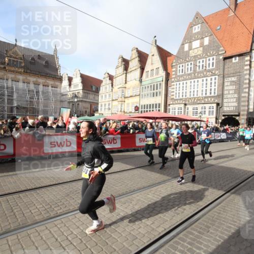 05.10.2025 - 20. swb-Marathon Bremen Yannick Fuchs http://msf.ph/oto/9307868 05.10.2025 11:00:06 Ziel 9005, 9381, 9604, 9611, 9666, 10138, 10290, 10291, 10311, 10572, 11026, 11266, 11639 meine-sportfotos.de