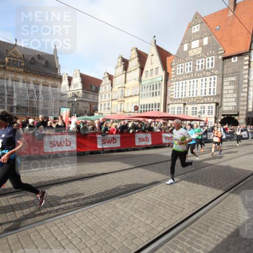 05.10.2025 - 20. swb-Marathon Bremen Yannick Fuchs http://msf.ph/oto/9307874 05.10.2025 11:00:08 Ziel 9005, 9603, 9604, 9611, 9666, 10138, 10311, 10489, 10572, 11026, 11266 meine-sportfotos.de