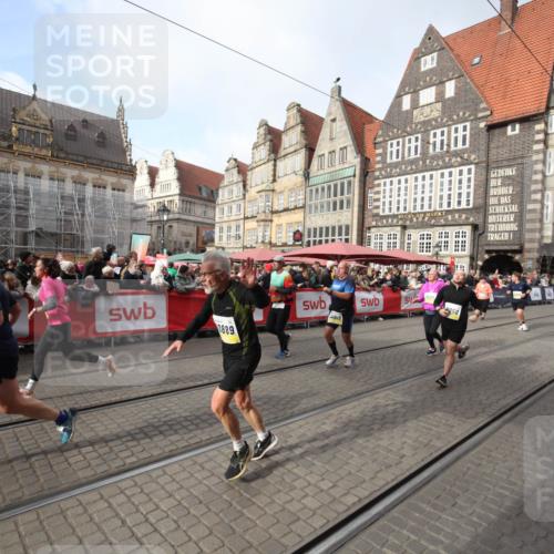 05.10.2025 - 20. swb-Marathon Bremen Yannick Fuchs http://msf.ph/oto/9307906 05.10.2025 11:00:18 Ziel 7177, 9495, 9672, 10345, 10889, 10919, 10985, 11050, 11713 meine-sportfotos.de