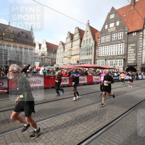 05.10.2025 - 20. swb-Marathon Bremen Yannick Fuchs http://msf.ph/oto/9307908 05.10.2025 11:00:19 Ziel 7177, 9495, 9672, 10345, 10889, 10919, 10985, 11050, 11063 meine-sportfotos.de