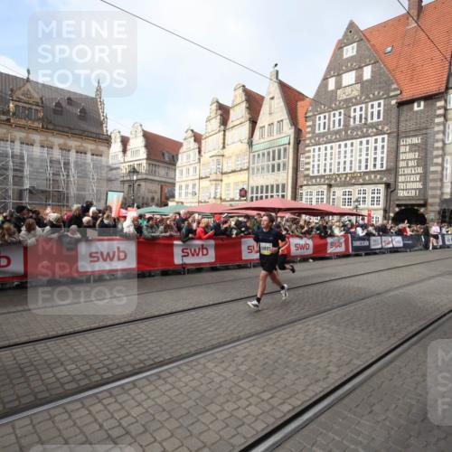 05.10.2025 - 20. swb-Marathon Bremen Yannick Fuchs http://msf.ph/oto/9307916 05.10.2025 11:00:21 Ziel 9495, 10406, 10492, 10985, 11063, 11263, 11424 meine-sportfotos.de