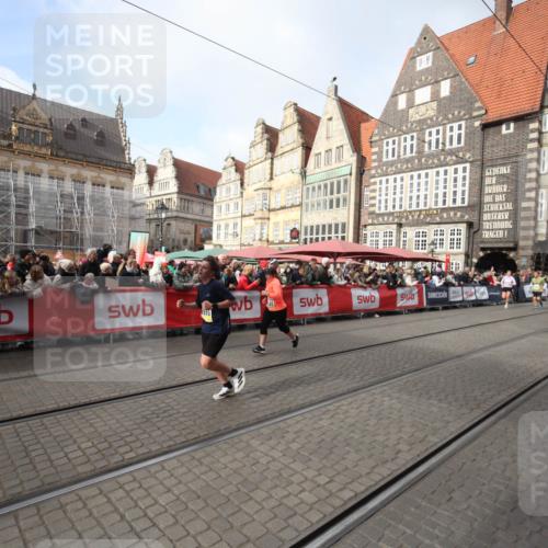 05.10.2025 - 20. swb-Marathon Bremen Yannick Fuchs http://msf.ph/oto/9307920 05.10.2025 11:00:21 Ziel 9495, 10406, 10492, 10985, 11063, 11263, 11424 meine-sportfotos.de