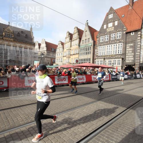 05.10.2025 - 20. swb-Marathon Bremen Yannick Fuchs http://msf.ph/oto/9307930 05.10.2025 11:00:25 Ziel 10406, 10492, 11063, 11263, 11424, 11699 meine-sportfotos.de
