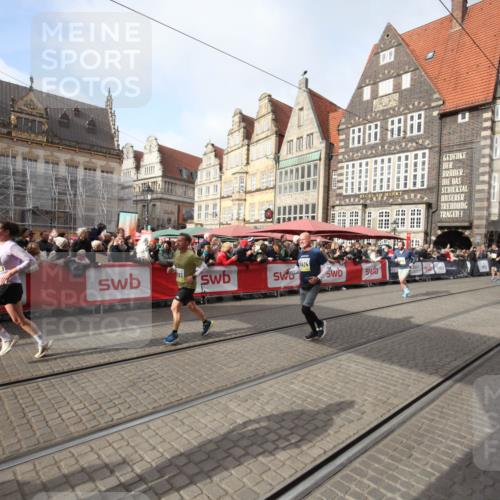 05.10.2025 - 20. swb-Marathon Bremen Yannick Fuchs http://msf.ph/oto/9307934 05.10.2025 11:00:25 Ziel 10406, 10492, 11063, 11263, 11424, 11699 meine-sportfotos.de