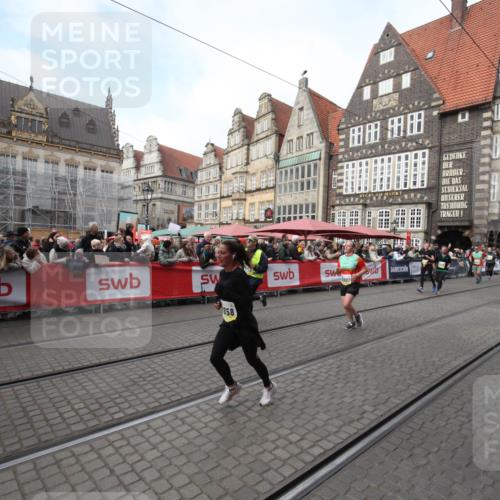 05.10.2025 - 20. swb-Marathon Bremen Yannick Fuchs http://msf.ph/oto/9307993 05.10.2025 11:00:49 Ziel 9327, 9389, 9827, 9858, 10182, 10571, 10690, 10872, 10901 meine-sportfotos.de