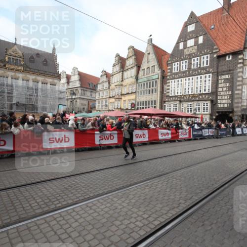 05.10.2025 - 20. swb-Marathon Bremen Yannick Fuchs http://msf.ph/oto/9308010 05.10.2025 11:00:56 Ziel 11155 meine-sportfotos.de