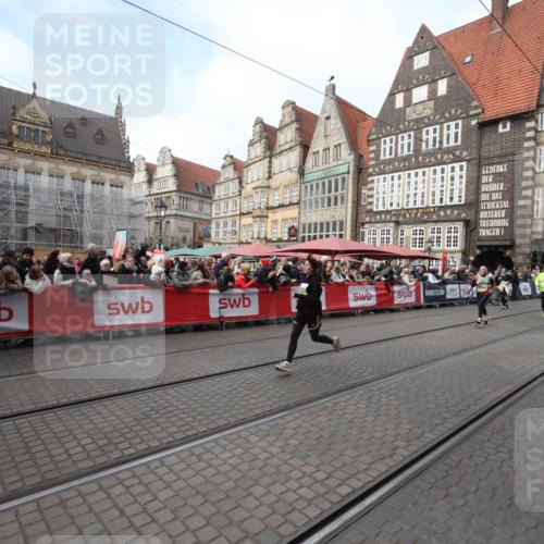 05.10.2025 - 20. swb-Marathon Bremen Yannick Fuchs http://msf.ph/oto/9308012 05.10.2025 11:01:02 Ziel 9208, 9600, 10228, 10258, 10359 meine-sportfotos.de