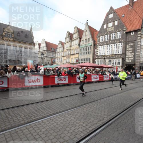 05.10.2025 - 20. swb-Marathon Bremen Yannick Fuchs http://msf.ph/oto/9308015 05.10.2025 11:01:04 Ziel 9208, 9305, 9600, 9954, 10228, 10359 meine-sportfotos.de