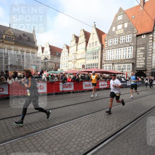 05.10.2025 - 20. swb-Marathon Bremen Yannick Fuchs http://msf.ph/oto/9308029 05.10.2025 11:01:09 Ziel 9305, 9443, 9880, 9954, 10477, 10630, 11053, 11524, 11719 meine-sportfotos.de