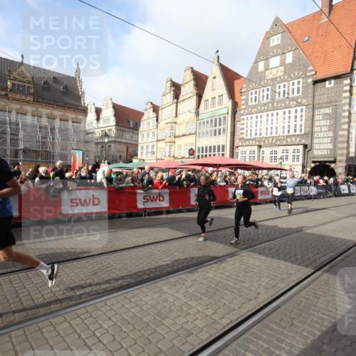 05.10.2025 - 20. swb-Marathon Bremen Yannick Fuchs http://msf.ph/oto/9308041 05.10.2025 11:01:11 Ziel 9443, 9880, 10477, 10630, 11053, 11524, 11719 meine-sportfotos.de