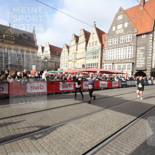 05.10.2025 - 20. swb-Marathon Bremen Yannick Fuchs http://msf.ph/oto/9308044 05.10.2025 11:01:13 Ziel 9182, 9443, 9880, 10477, 10914, 11337, 11338, 11524, 11719 meine-sportfotos.de