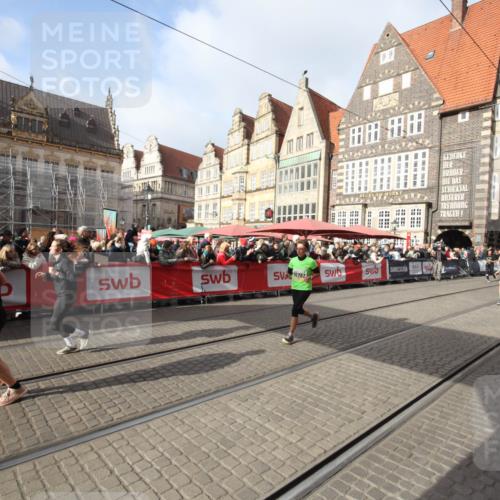 05.10.2025 - 20. swb-Marathon Bremen Yannick Fuchs http://msf.ph/oto/9308062 05.10.2025 11:01:21 Ziel 9613, 9925, 10544, 10762, 11680, 11688 meine-sportfotos.de