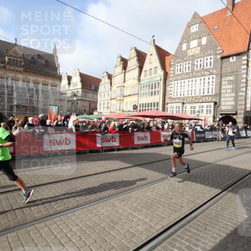 05.10.2025 - 20. swb-Marathon Bremen Yannick Fuchs http://msf.ph/oto/9308065 05.10.2025 11:01:22 Ziel 9925, 10762, 11680, 11688 meine-sportfotos.de