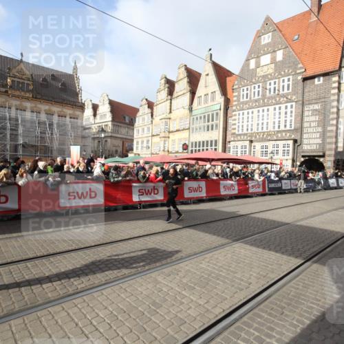 05.10.2025 - 20. swb-Marathon Bremen Yannick Fuchs http://msf.ph/oto/9308072 05.10.2025 11:01:26 Ziel 9925, 11688 meine-sportfotos.de