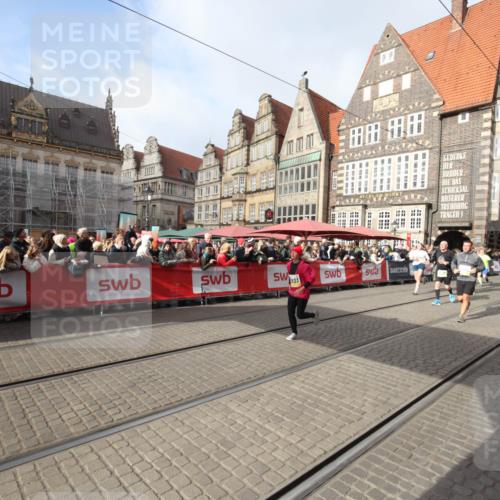 05.10.2025 - 20. swb-Marathon Bremen Yannick Fuchs http://msf.ph/oto/9308076 05.10.2025 11:01:33 Ziel 7908, 9286, 9371, 10157, 10336, 11194, 11493, 11633 meine-sportfotos.de