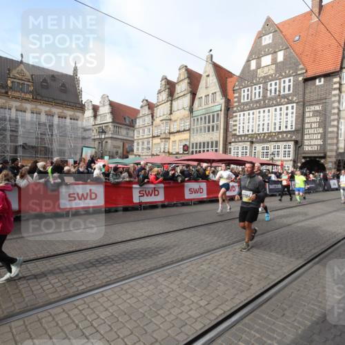 05.10.2025 - 20. swb-Marathon Bremen Yannick Fuchs http://msf.ph/oto/9308078 05.10.2025 11:01:34 Ziel 7908, 9286, 9322, 9371, 10157, 10336, 11194, 11493, 11633 meine-sportfotos.de