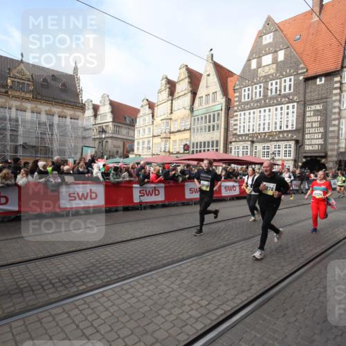 05.10.2025 - 20. swb-Marathon Bremen Yannick Fuchs http://msf.ph/oto/9308091 05.10.2025 11:01:41 Ziel 9278, 9432, 10026, 10030, 10056, 10324, 10562, 11223, 11463, 11732, 11733 meine-sportfotos.de