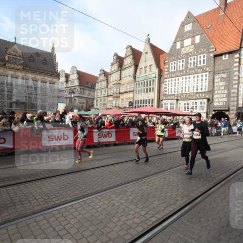 05.10.2025 - 20. swb-Marathon Bremen Yannick Fuchs http://msf.ph/oto/9308100 05.10.2025 11:01:43 Ziel 9269, 9432, 9782, 10026, 10030, 10562, 11223, 11463, 11732, 11733 meine-sportfotos.de
