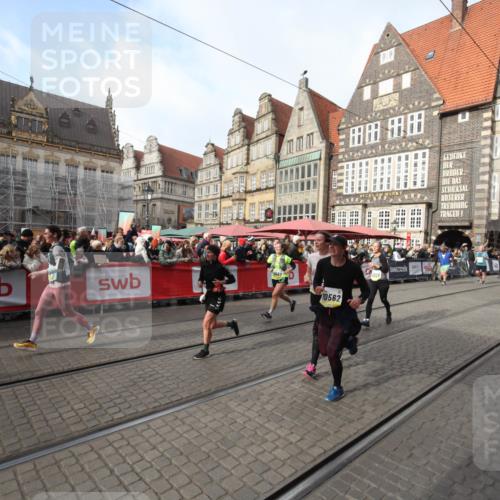 05.10.2025 - 20. swb-Marathon Bremen Yannick Fuchs http://msf.ph/oto/9308104 05.10.2025 11:01:44 Ziel 9269, 9294, 9432, 9782, 10026, 10370, 10562, 11463, 11732, 11733 meine-sportfotos.de