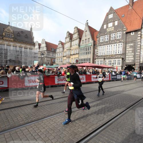 05.10.2025 - 20. swb-Marathon Bremen Yannick Fuchs http://msf.ph/oto/9308106 05.10.2025 11:01:44 Ziel 9269, 9294, 9432, 9782, 10026, 10370, 10562, 11463, 11732, 11733 meine-sportfotos.de
