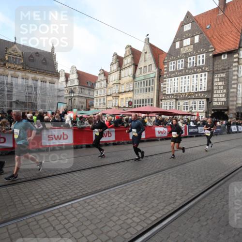 05.10.2025 - 20. swb-Marathon Bremen Yannick Fuchs http://msf.ph/oto/9308119 05.10.2025 11:01:50 Ziel 9189, 9294, 10004, 10370, 10903, 10904 meine-sportfotos.de