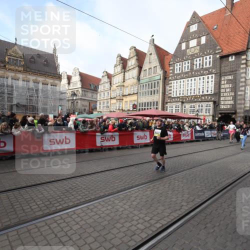 05.10.2025 - 20. swb-Marathon Bremen Yannick Fuchs http://msf.ph/oto/9308125 05.10.2025 11:01:55 Ziel 9237, 9365, 9655, 10558, 11647 meine-sportfotos.de